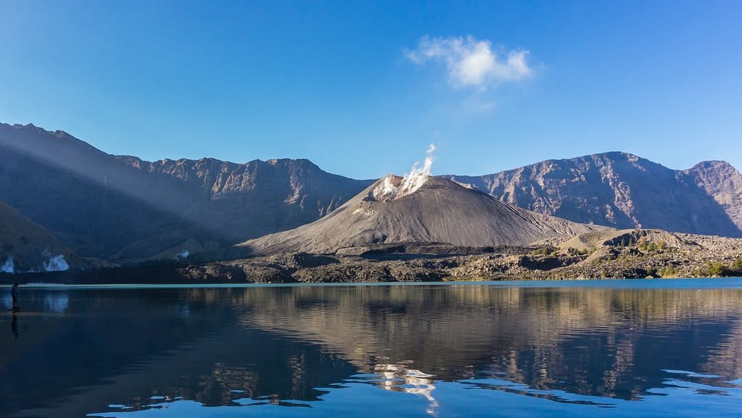 Amazing 2 Days 1 Night Mount Rinjani Summit Trek via Sembalun